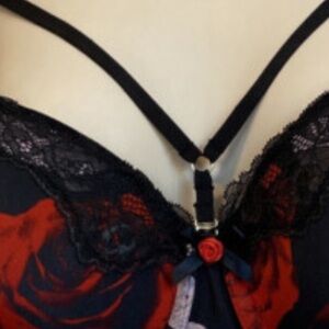 Cacique Black and Red Lace Lightly Lined Quarter Cup Bra in Sz 40 DDD